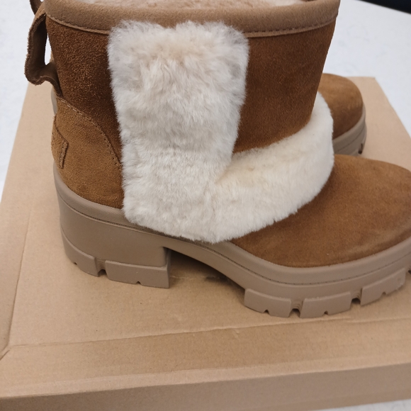 NWT UGG Tan and Cream Winter Boots - Picture 3 of 9
